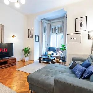 Beautiful Spacious Three-Room Suite Close To Buda Castle Apartment